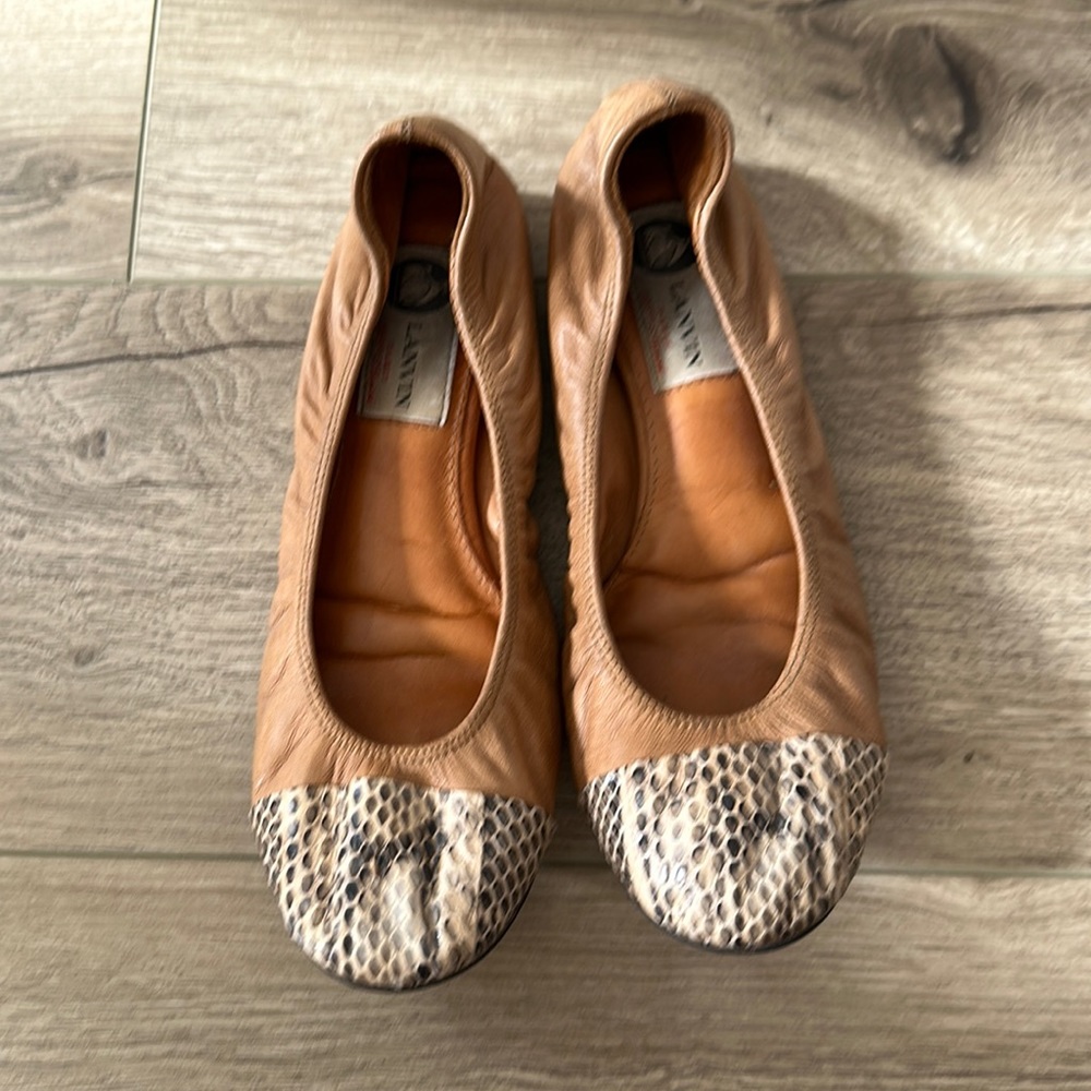 *AUTHENTIC* LANVIN leather flats - size 36